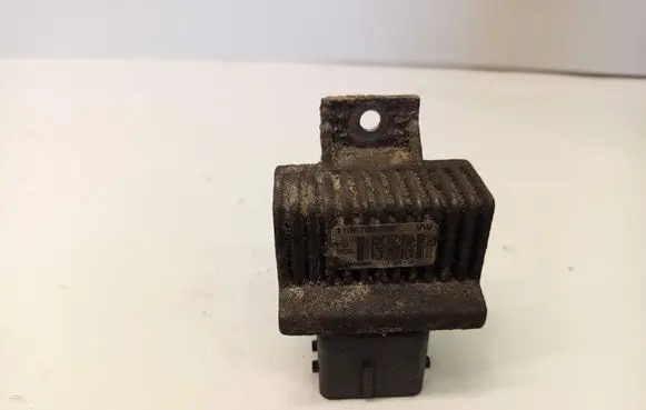 Mercedes-Benz A W176 Glow plug pre-heat relay 110678071R