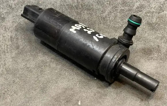 Mercedes-Benz E W212 Windscreen/windshield washer pump 2108691221