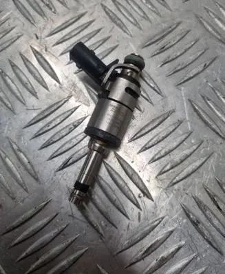 KIA Sportage Fuel injector 353102B370