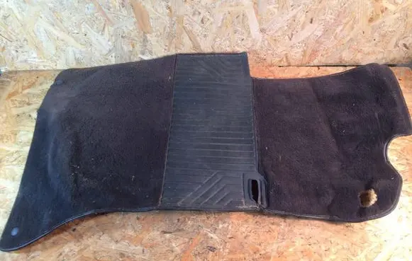 Mercedes-Benz E W124 Front floor carpet liner 