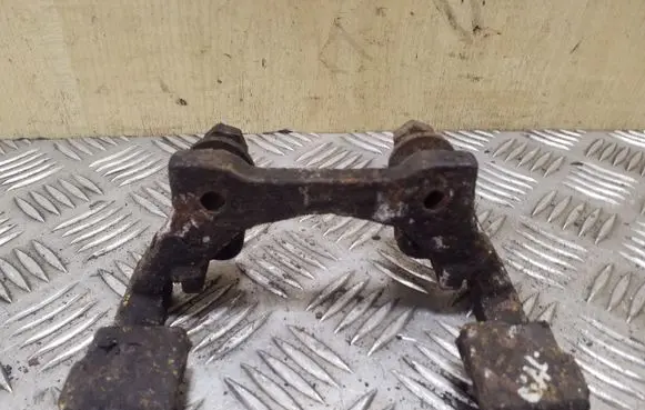 BMW 5 E39 Brake caliper pad carrier rear 