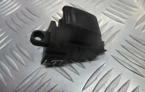 Nissan Primera Electric window control switch
