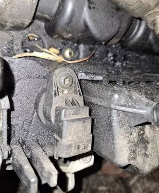 Mercedes-Benz C AMG W204 Camshaft position sensor a0051531328