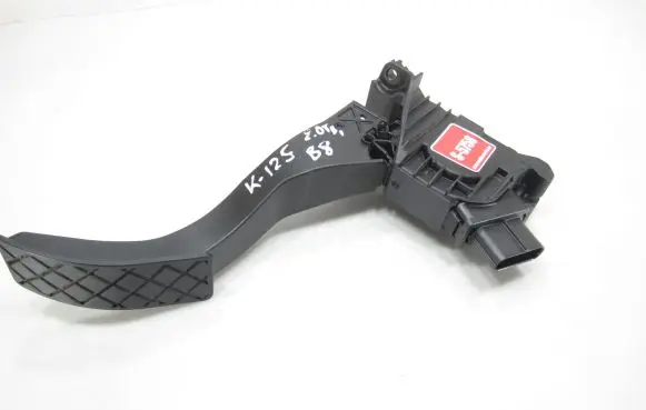 Volkswagen PASSAT B8 Accelerator throttle pedal 5Q1723503H