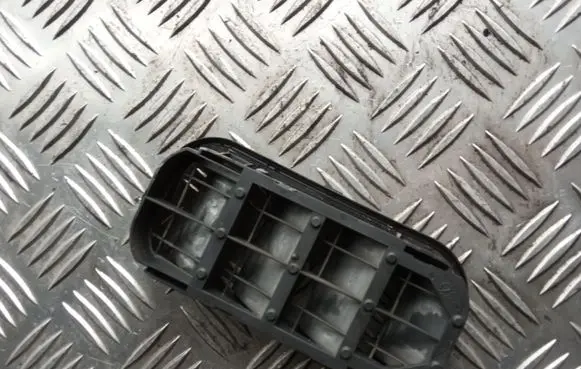 Mercedes-Benz Sprinter W906 Quarter panel pressure vent 