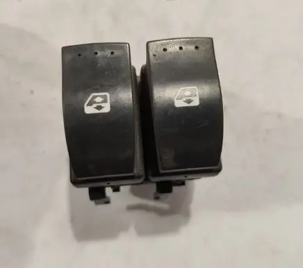 Renault Laguna II Electric window control switch 015089B
