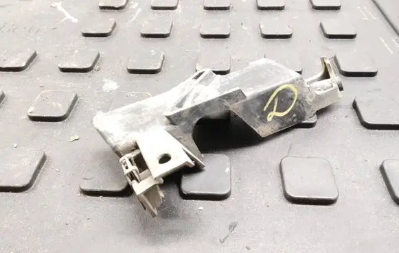 Audi A6 S6 C7 4G Front bumper mounting bracket 4G0807284