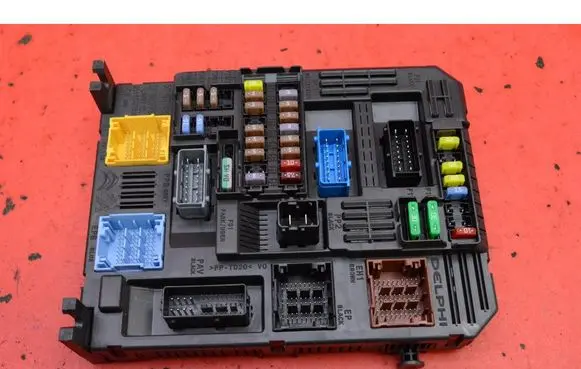 Audi 100 200 5000 C3 Fuse box set 9819851180