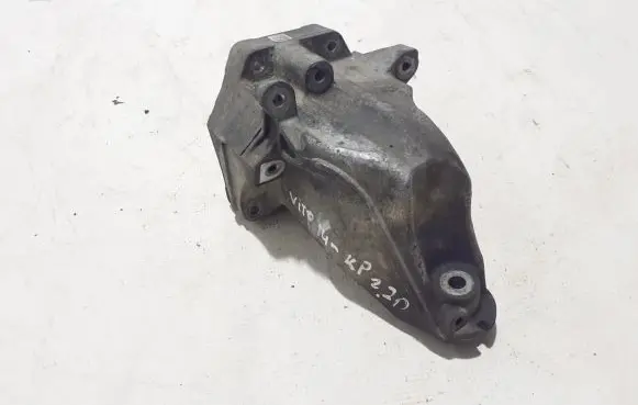 Mercedes-Benz Vito Viano W639 Engine mounting bracket A6512231504