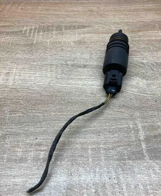Volkswagen Golf IV Windscreen/windshield washer pump 1J0973722 WITHPLUG