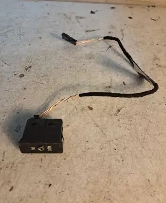 BMW 3 E90 E91 AUX in-socket connector 9172021