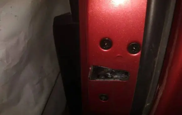 Mazda 5 Front door lock