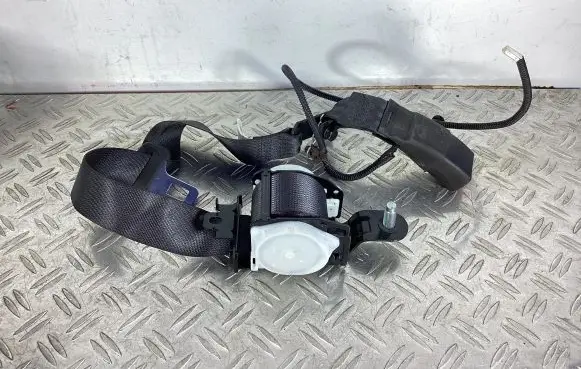 Middle seatbelt (rear)