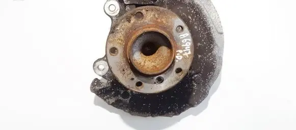 Front wheel hub