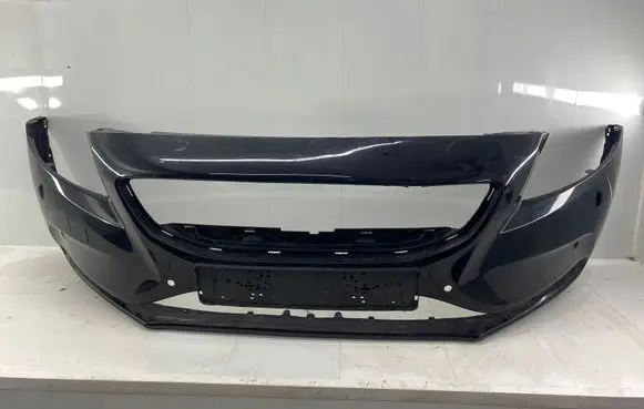 Volvo V40 Front bumper 31283732