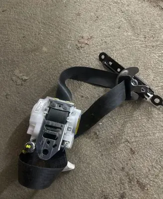 Lexus CT 200H Front seatbelt 7S7870P 706071 0540040