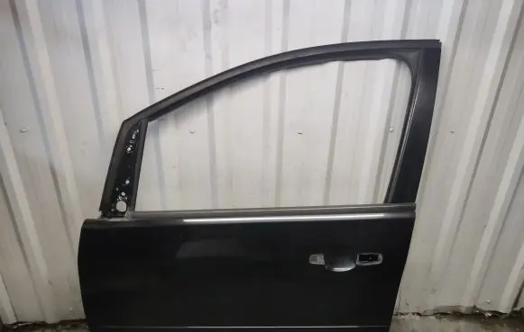 Ford C-MAX I Front door DM2