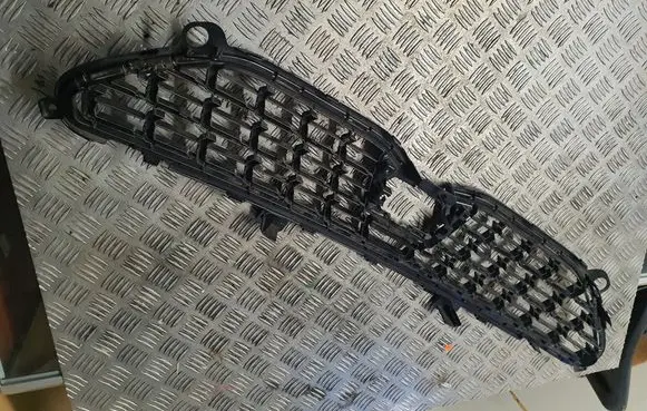 Toyota Yaris Cross Front bumper upper radiator grill