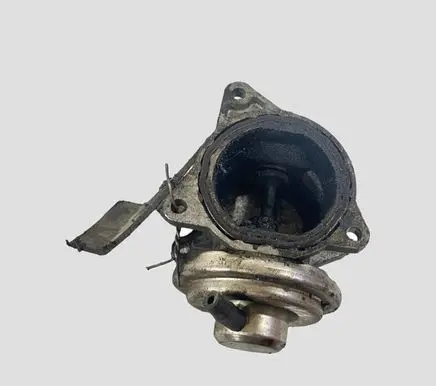Volkswagen Golf V EGR valve 038129637D
