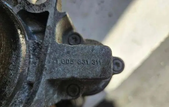 Volkswagen PASSAT B6 Starter motor 1005831311