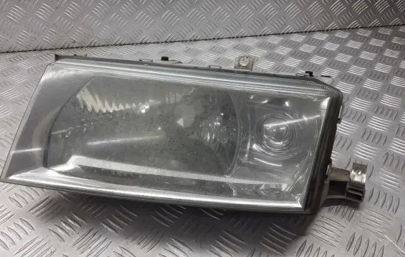 Skoda Octavia Mk1 (1U) Headlight/headlamp YU3X-13006