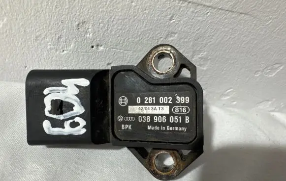 Audi A6 S6 C6 4F Air pressure sensor 038906051B 0281002399