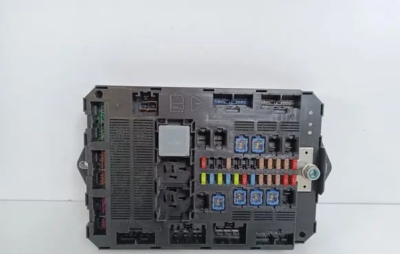 Jaguar XF X250 Fuse module 9X2314B476AD