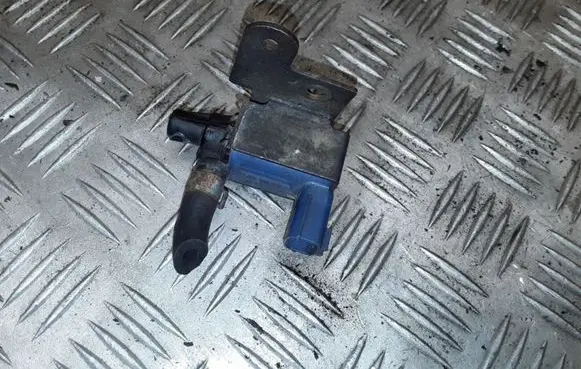 Infiniti FX Valve vacuum A83600