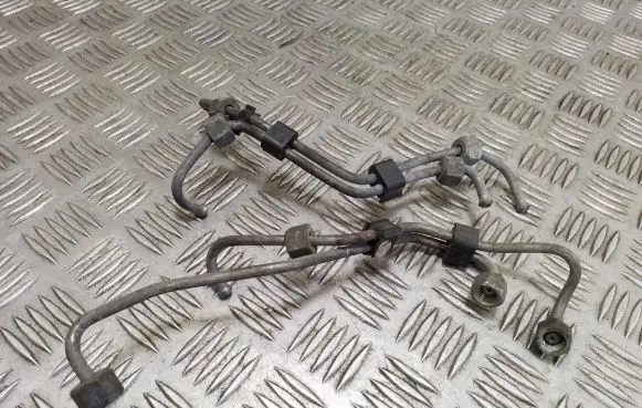Volkswagen PASSAT B4 Fuel injector supply line/pipe 