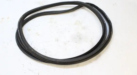 Volkswagen Touran III Seal rubber (tailgate) 5TA827705