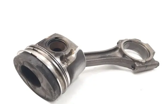 Volkswagen Caddy Piston with connecting rod 140815