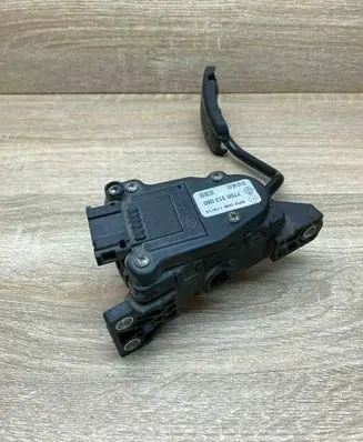 Renault Trafic II (X83) Accelerator throttle pedal 7700313060 6PV008119 WITHPLUG