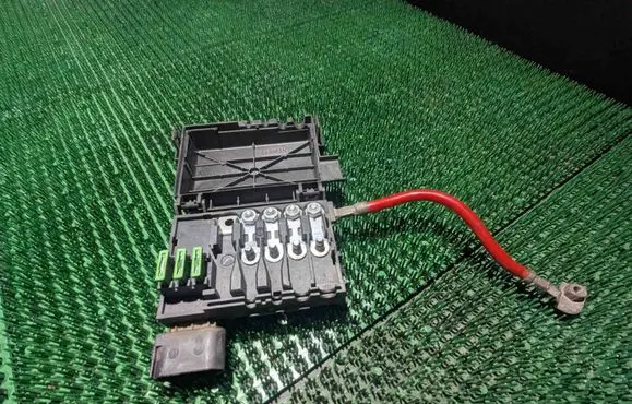 Skoda Octavia Mk1 (1U) Fuse module 1J0937550