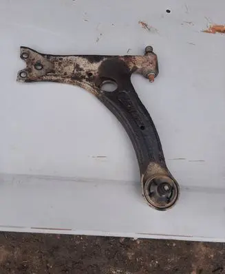 Toyota Avensis T250 Front lower control arm/wishbone