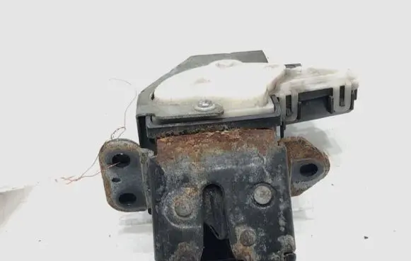 Mazda 6 Tailgate exterior lock 