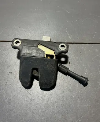 Audi A6 S6 C5 4B Tailgate/trunk/boot lock/catch/latch 4b5827505