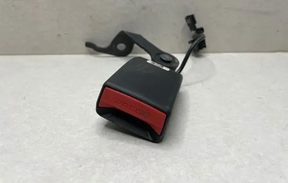 BMW 5 G30 G31 G38 Rear seatbelt buckle 7475018 636471200D 14072017