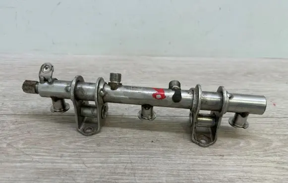 Porsche Macan (95B) Fuel distributor 94611011700