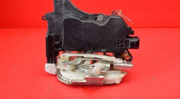 Mitsubishi Lancer VIII Rear door lock