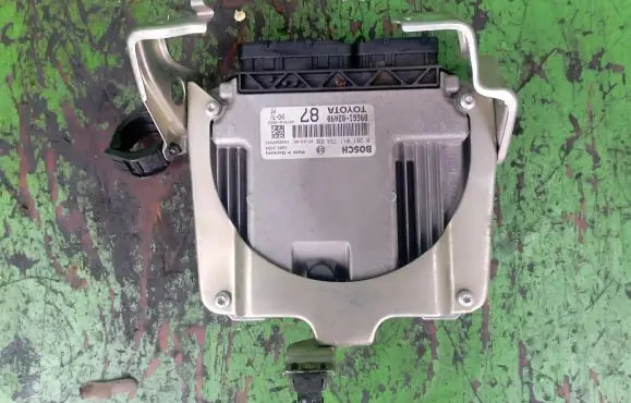 Toyota Corolla E120 E130 Engine control unit/module ECU 8966102A90