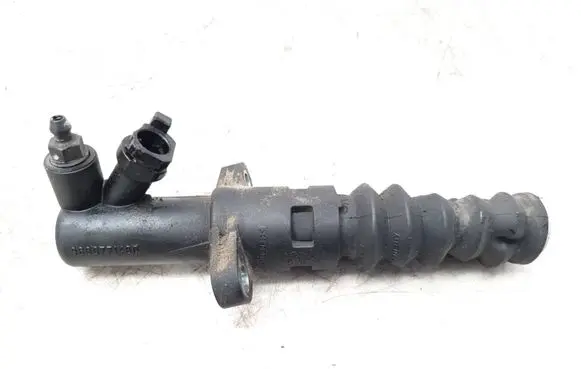 Peugeot 307 CC Clutch slave cylinder 9680771480