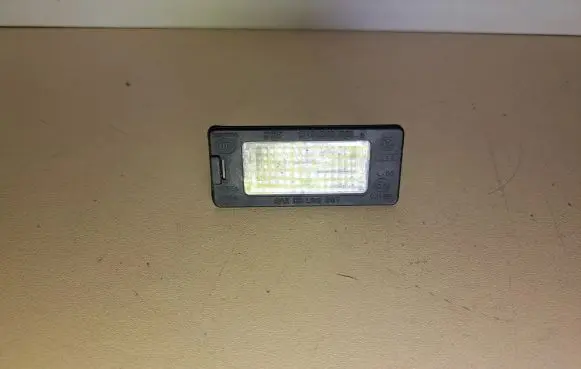 Volkswagen Jetta VI Number plate light 5N0943021 5N0943021B