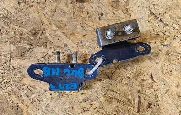 Toyota Corolla E210 E21 Tailgate/trunk/boot hinge 68810-02130 68820-02030