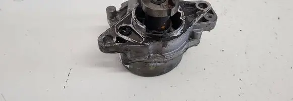 Opel Corsa C Vacuum pump 