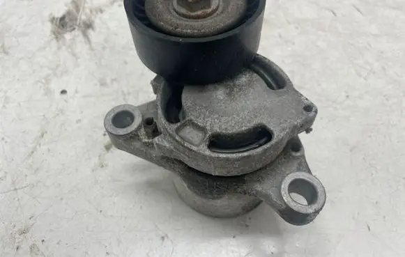 BMW 2 F22 F23 Generator/alternator belt tensioner
