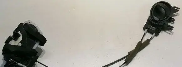 Nissan Juke I F15 Front door lock