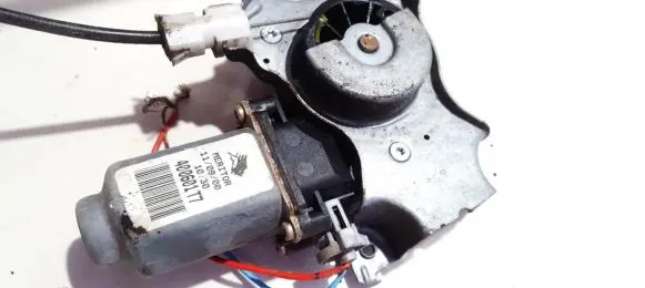 Nissan Almera N16 Front door window regulator motor 400601T7