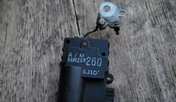 Mitsubishi Carisma Air flap motor/actuator MR268260