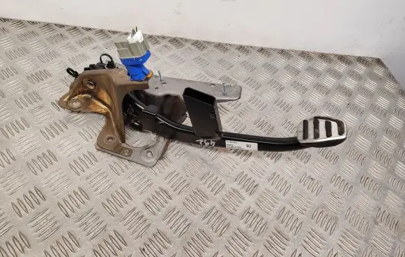 Volvo V40 Brake pedal 31381471