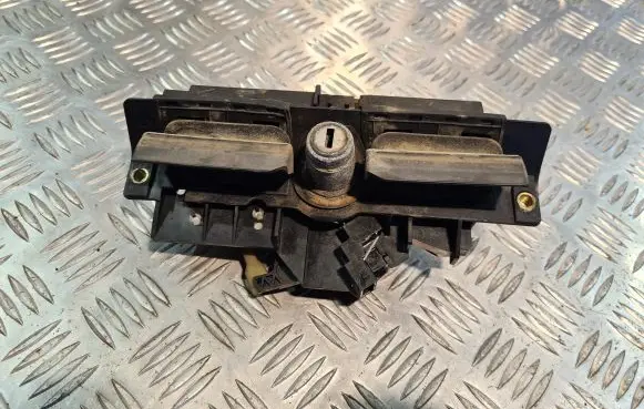 Audi A3 S3 8L Tailgate/trunk/boot exterior handle 8D9827565